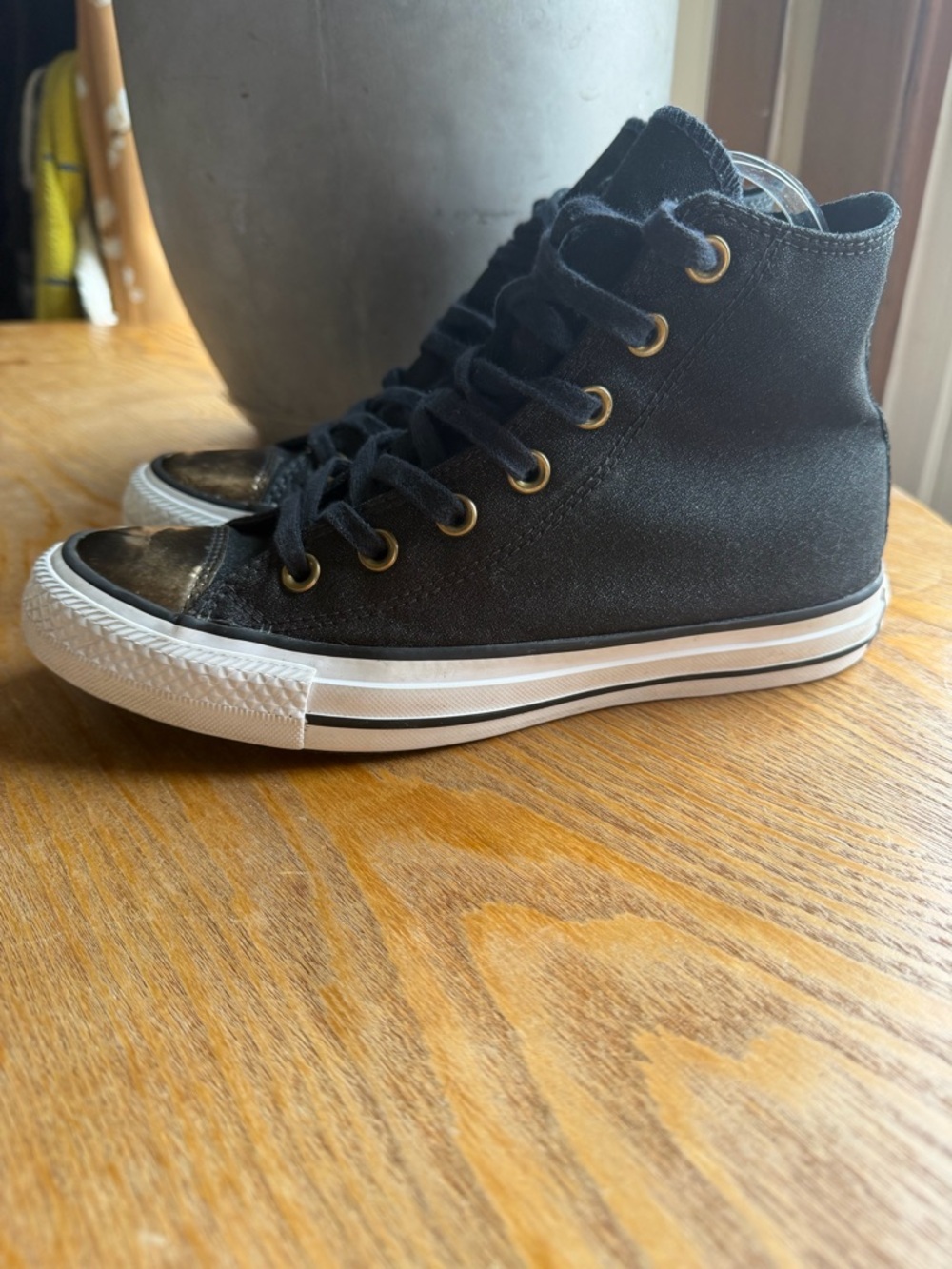Converse Women's Chuck Taylor All Star Brush Off Sneaker Black/Gold Size 7 - Picture 4 of 7